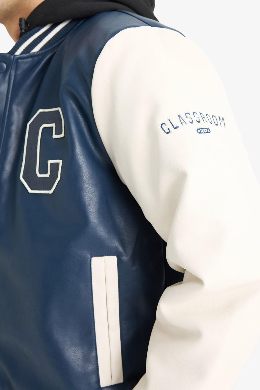 Erkek Lacivert Su İtici Regular Fit Kolej Yaka Kapüşonlu İç Cepli Nakışlı Cepli Suni Deri Bomber Ceket Mont