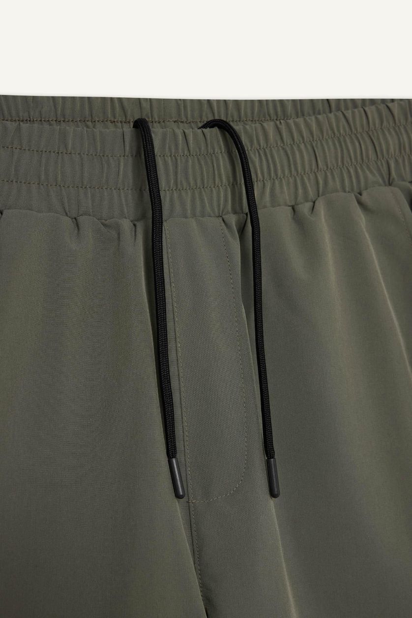 Erkek Haki Slim Fit Dar Kesim Sporcu İçi Taytlı Dokuma Şort