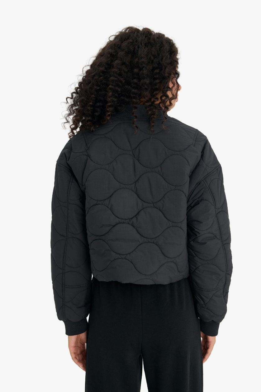 Kadın Siyah Su Geçirmez Regular Fit Kolej Yaka Fermuarlı Bomber Mont