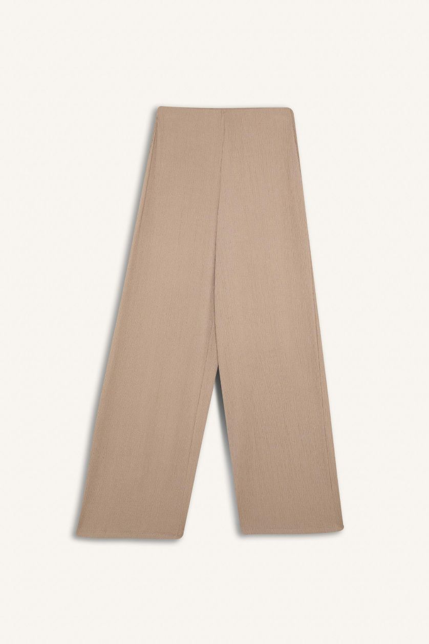 FEMME Beige Pantalon large à taille élastique à effet texturé