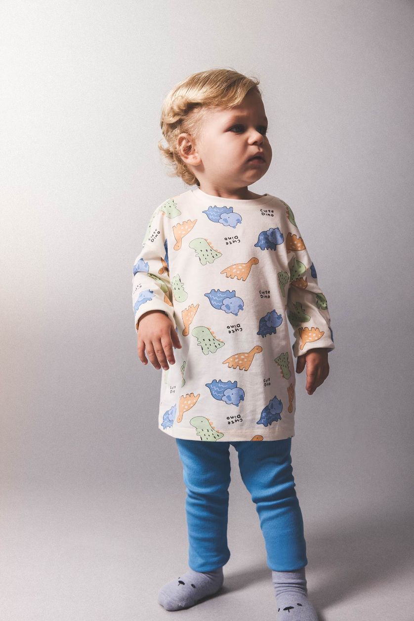 طفل صغير أزرق بنطرون بيبي ولادي مضلع قصة عادية