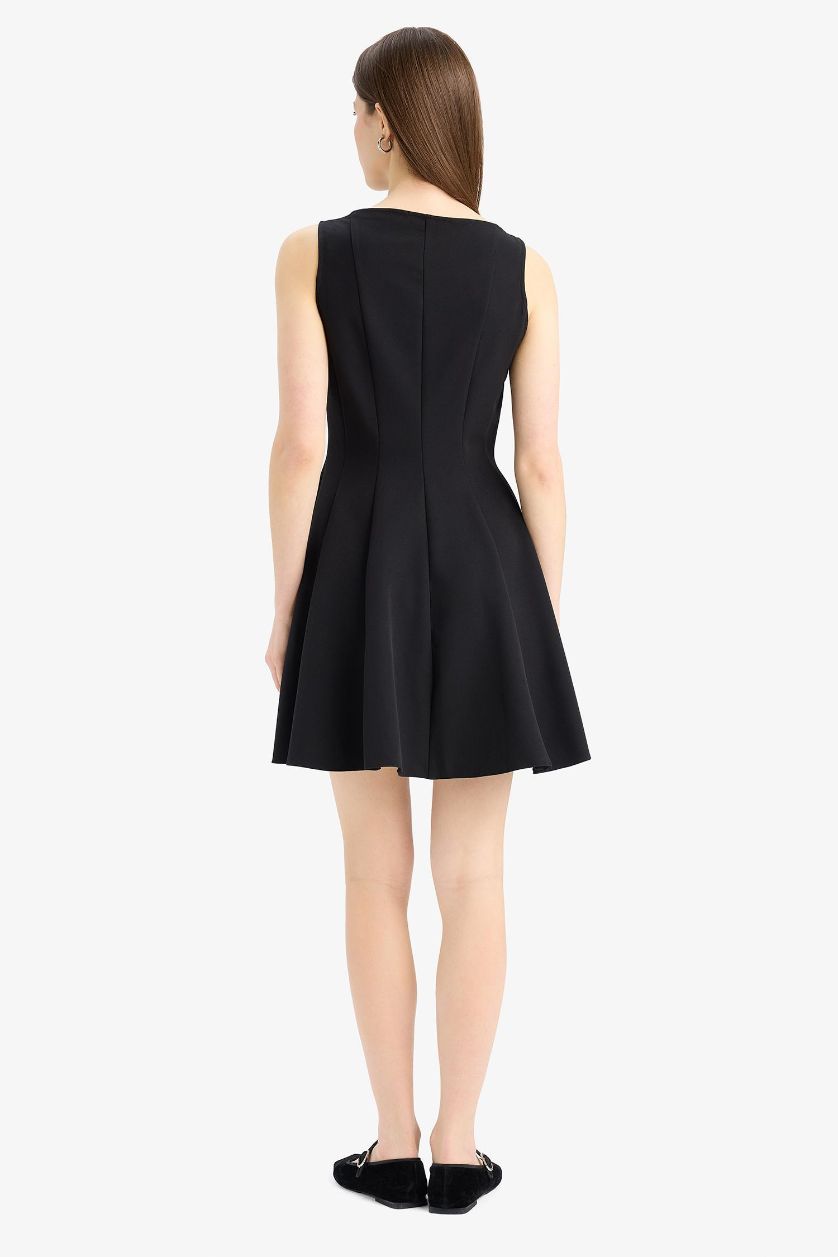 Kadın Siyah Kayık Yaka Basic Düz Kolsuz Mini Elbise