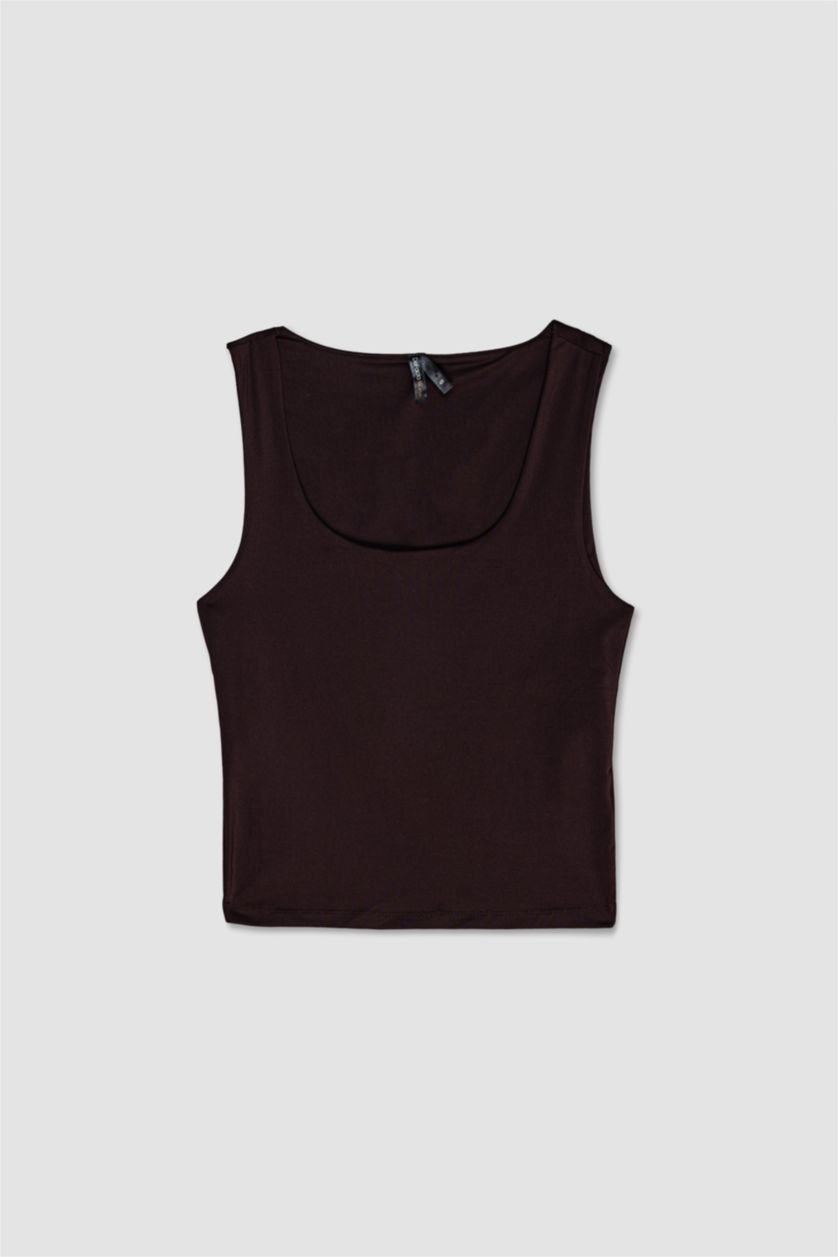 حريمي بني تانك توب سليم فيت بيزك سادة بياقة مربعة