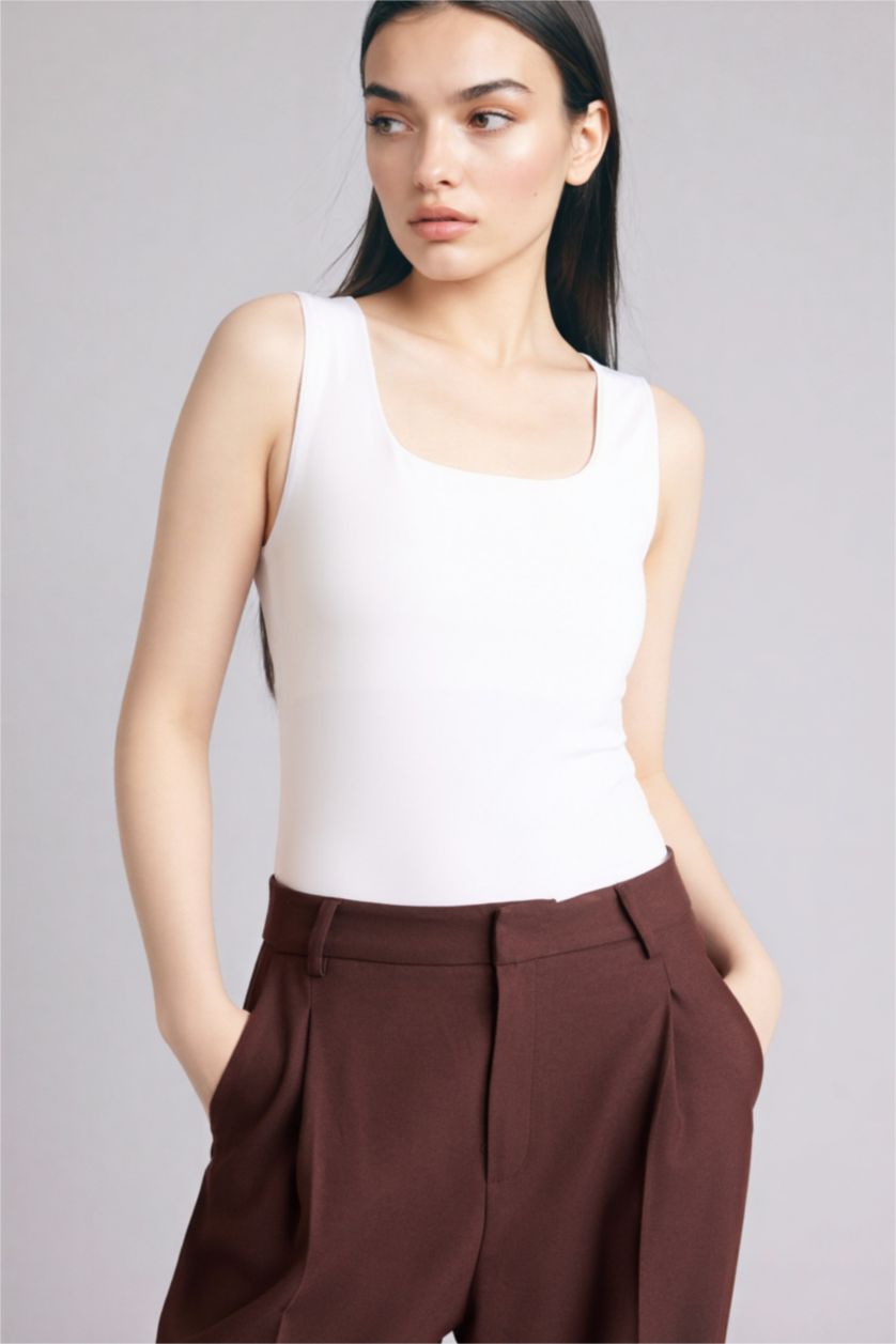 WOMAN White Slim Fit Basic Square Collar Tank Top