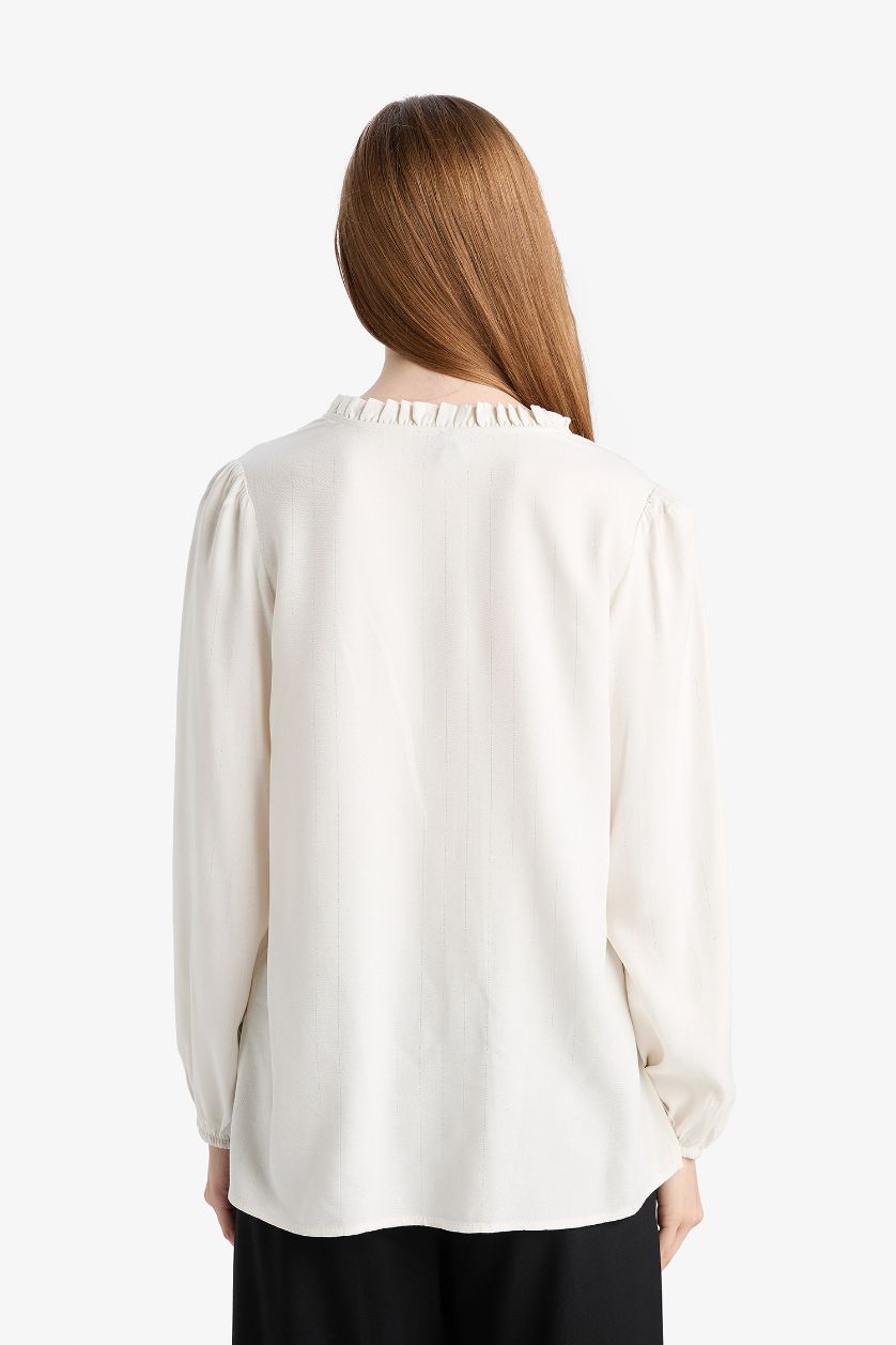 Kadın Ekru Regular Fıt Bisiklet Yaka Simli Kumaş Uzun Kollu Gömlek