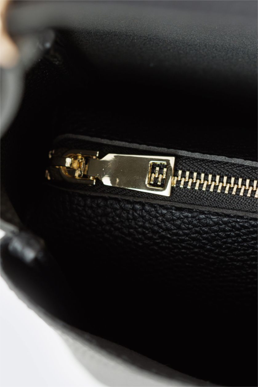 WOMAN Black Woman Shoulder Bag