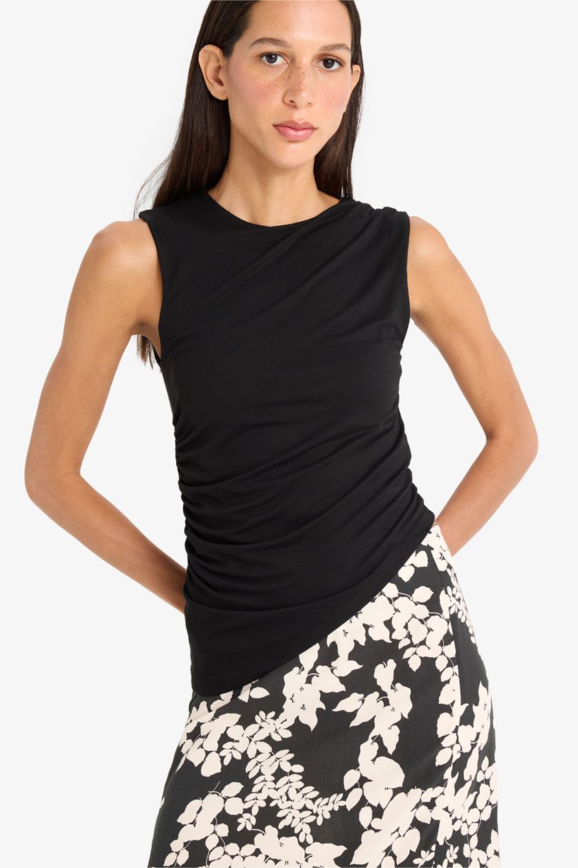 Kadın Siyah Slim Fit Dar Kesim Bisiklet Yaka Basic Düz Asimetrik Kesim Drapeli Atlet