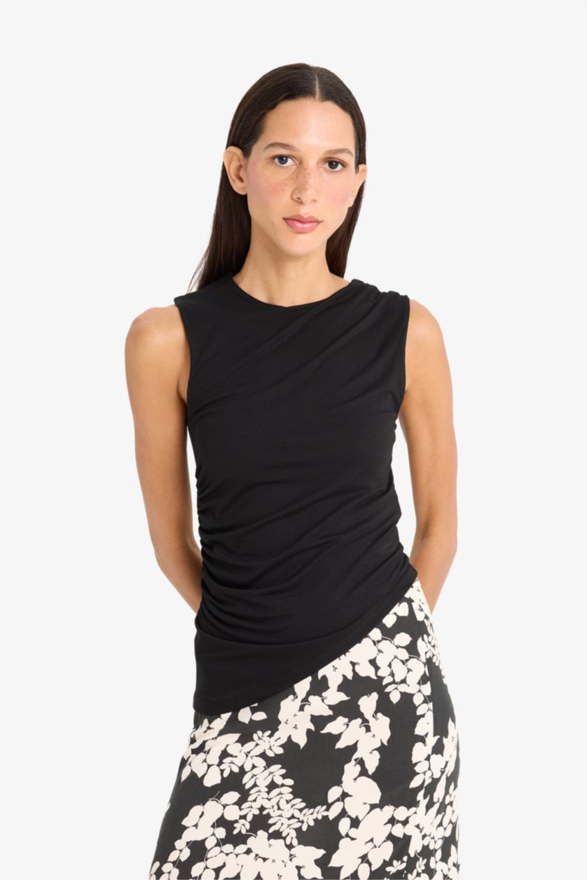 Kadın Siyah Slim Fit Dar Kesim Bisiklet Yaka Basic Düz Asimetrik Kesim Drapeli Atlet