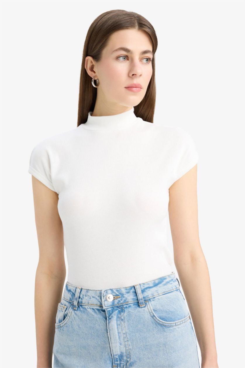 Kadın Ekru Slim Fit Dar Kesim Yarım Balıkçı Yaka Basic Düz  Fitilli Kaşkorse Kısa Kollu Tişört