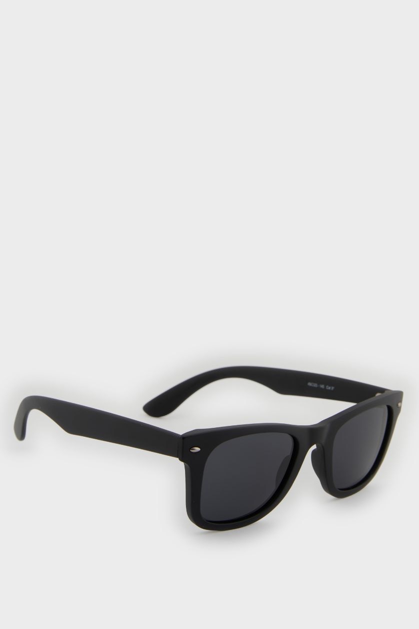 Man Black Man Round Sunglasses