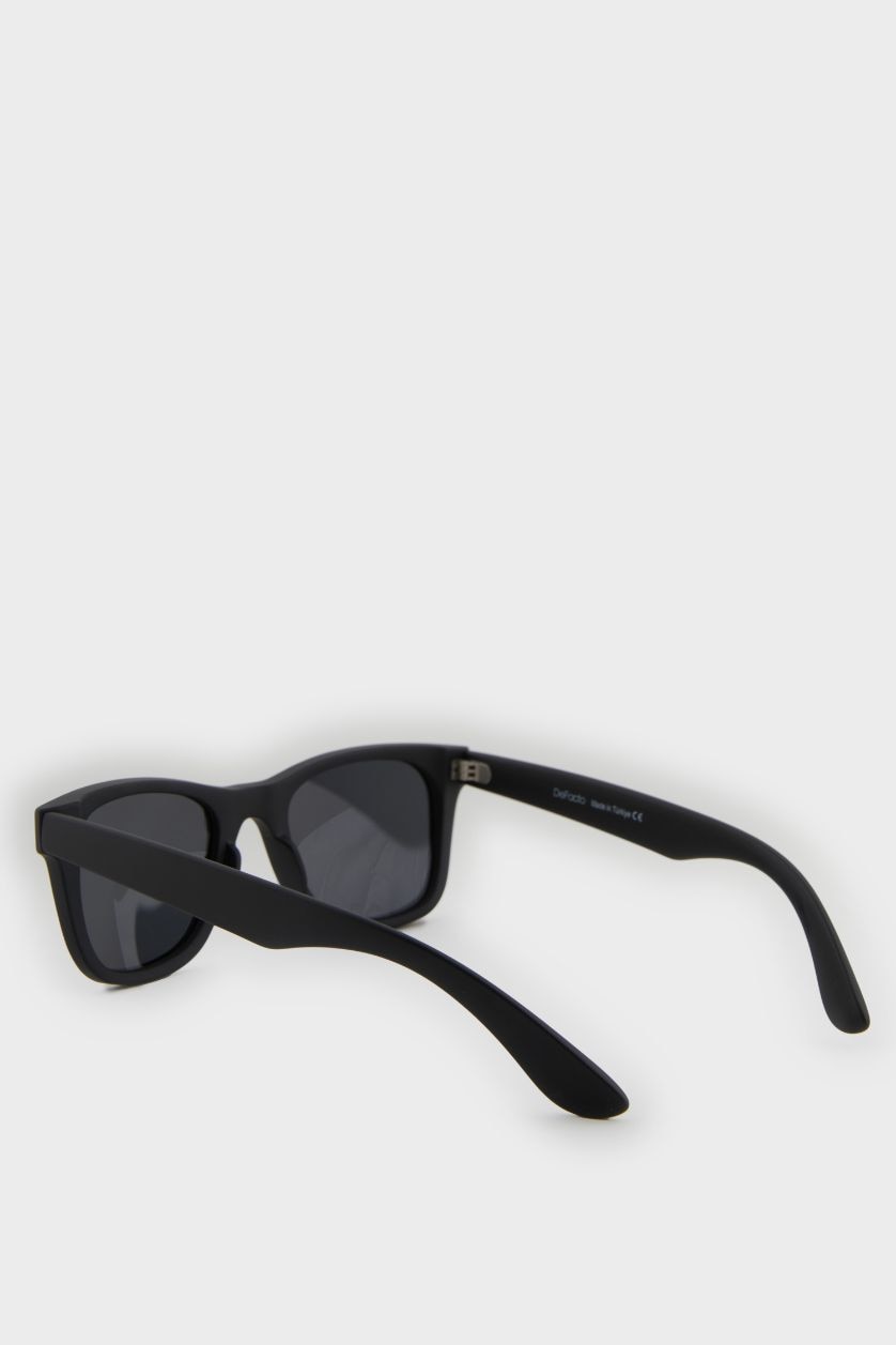 Man Black Man Round Sunglasses