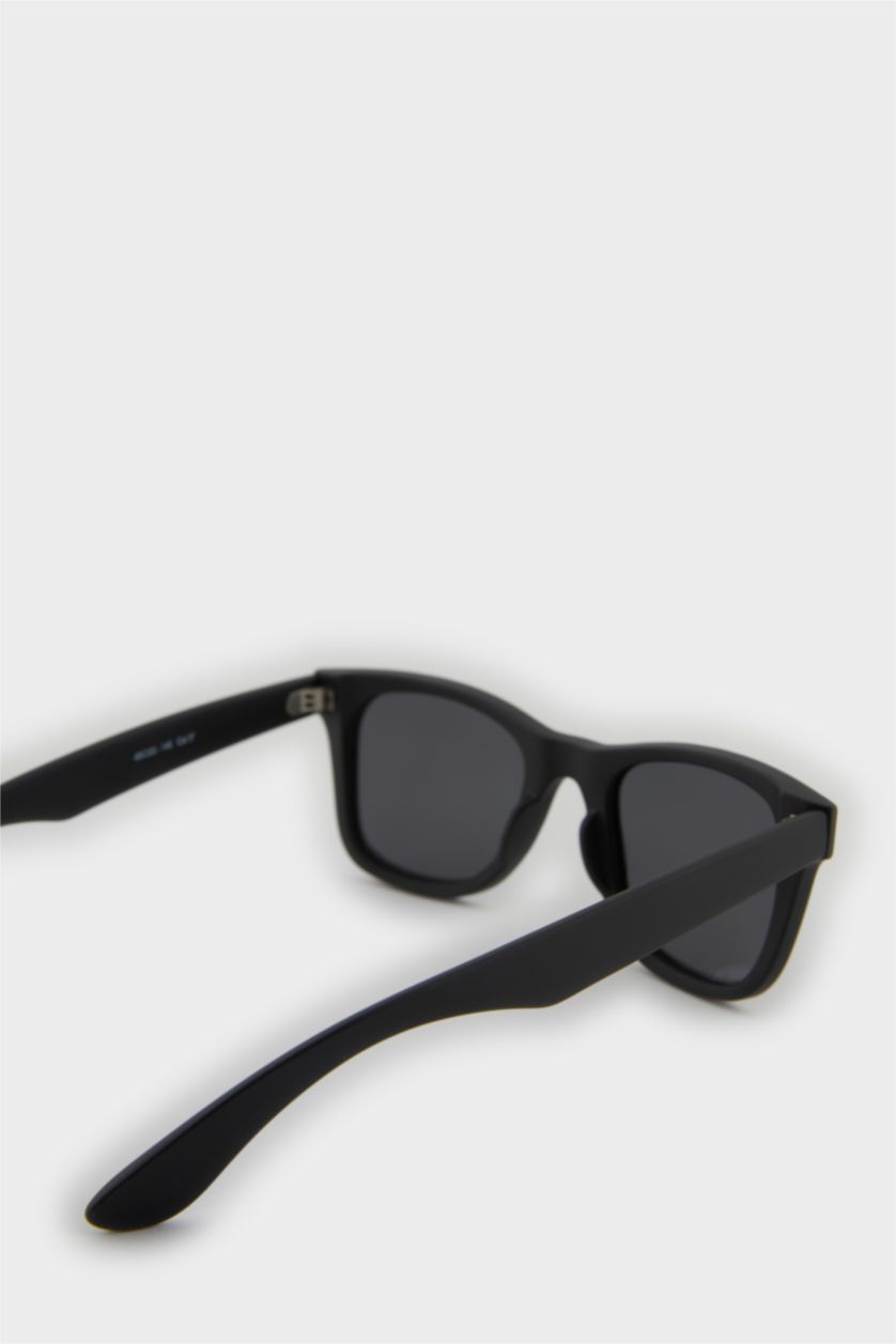 Man Black Man Round Sunglasses