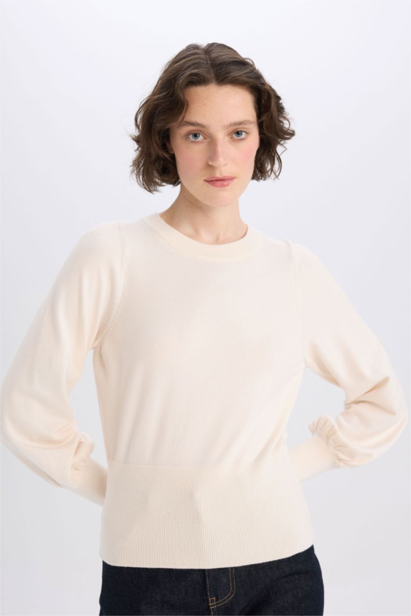 Kadın Bej Regular Fit Bisiklet Yaka Basic Düz Triko Kazak