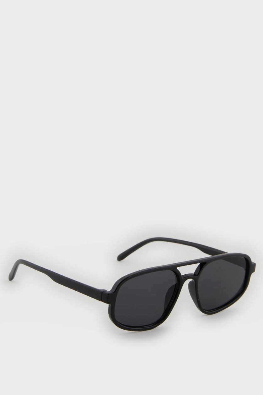 Woman Black Woman Round Sunglasses