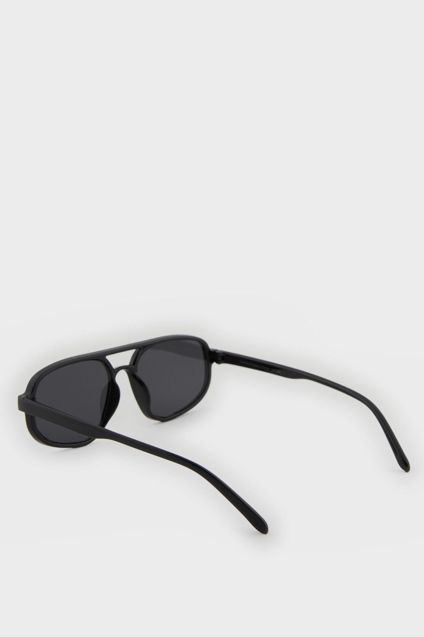 Woman Black Woman Round Sunglasses