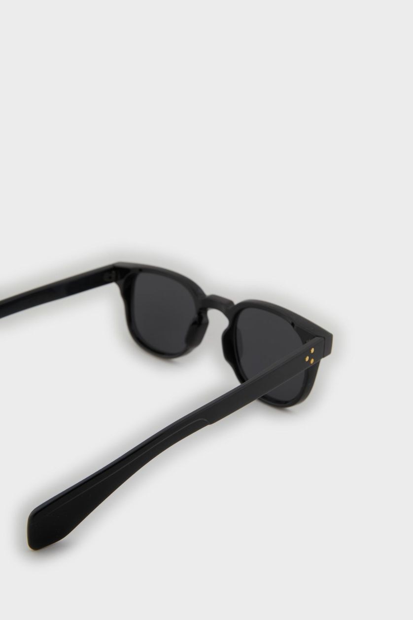 Woman Black Woman Round Sunglasses