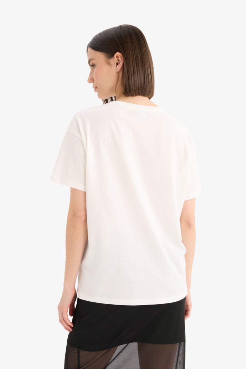 Kadın Kırık Beyaz Oversıze Kısa Kollu Tişört
