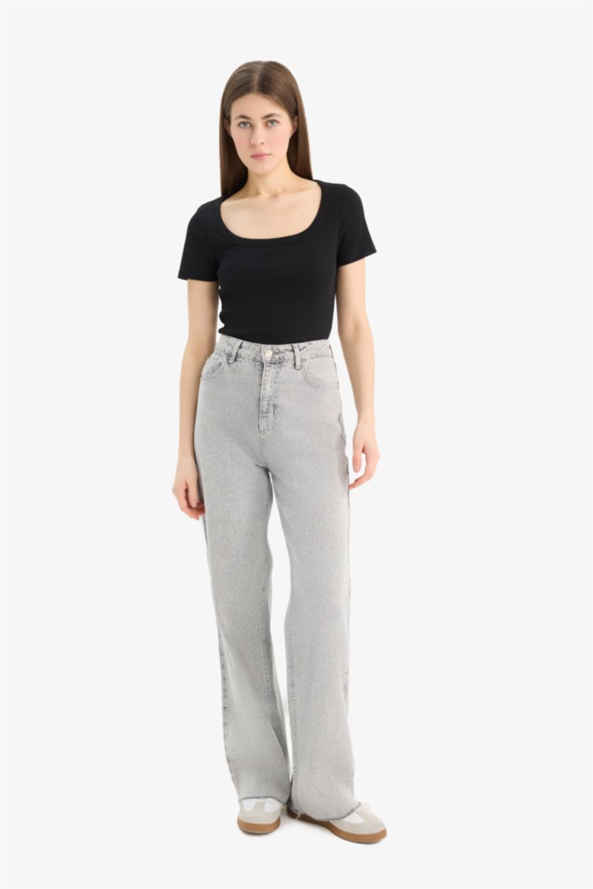 Kadın Siyah 

Slim Fit Dar Kesim Bisiklet Yaka Basic Düz Fitilli Kaşkorse Kısa Kollu Siyah Tişört
