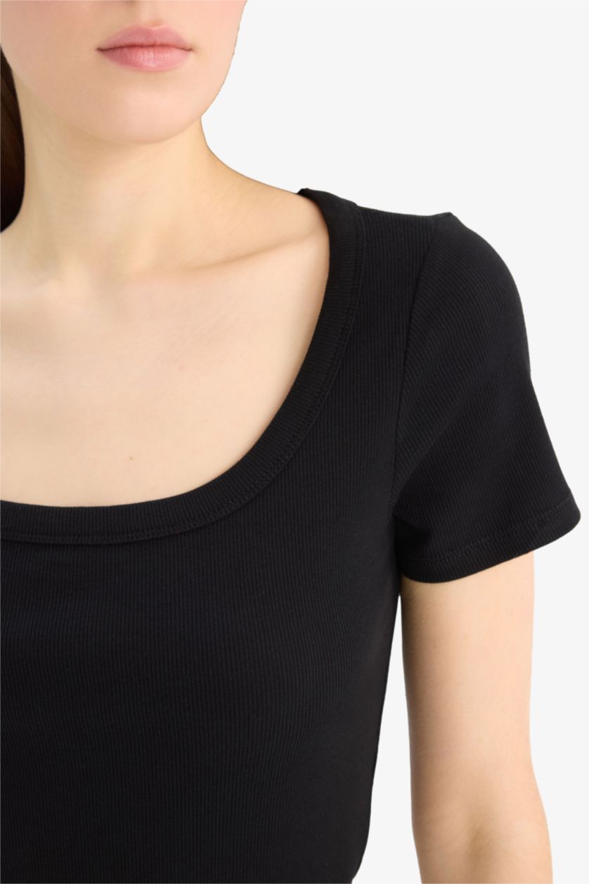 Kadın Siyah 

Slim Fit Dar Kesim Bisiklet Yaka Basic Düz Fitilli Kaşkorse Kısa Kollu Siyah Tişört
