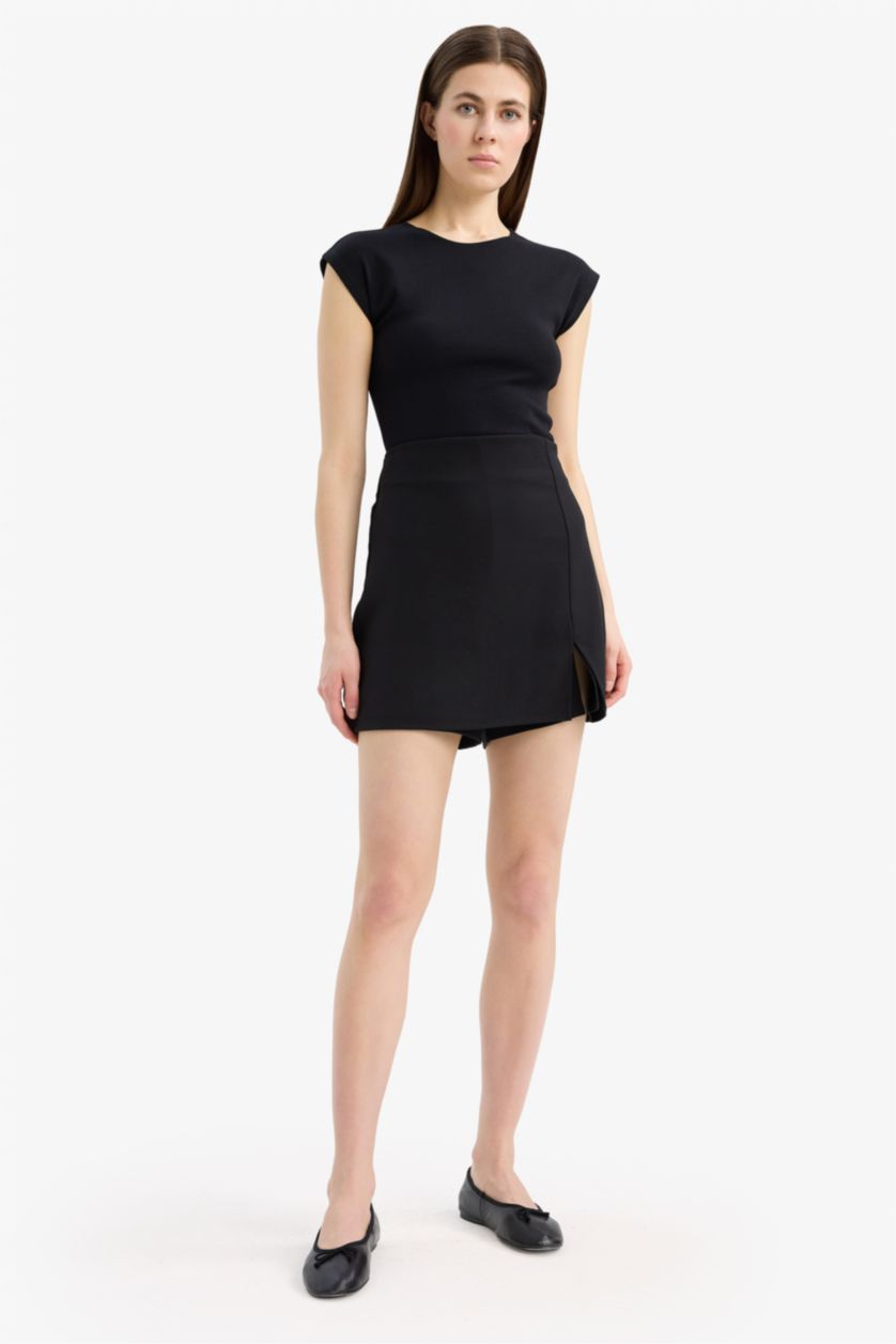 Woman Black Slim Fit Crew Neck Basic Modal T-Shirt