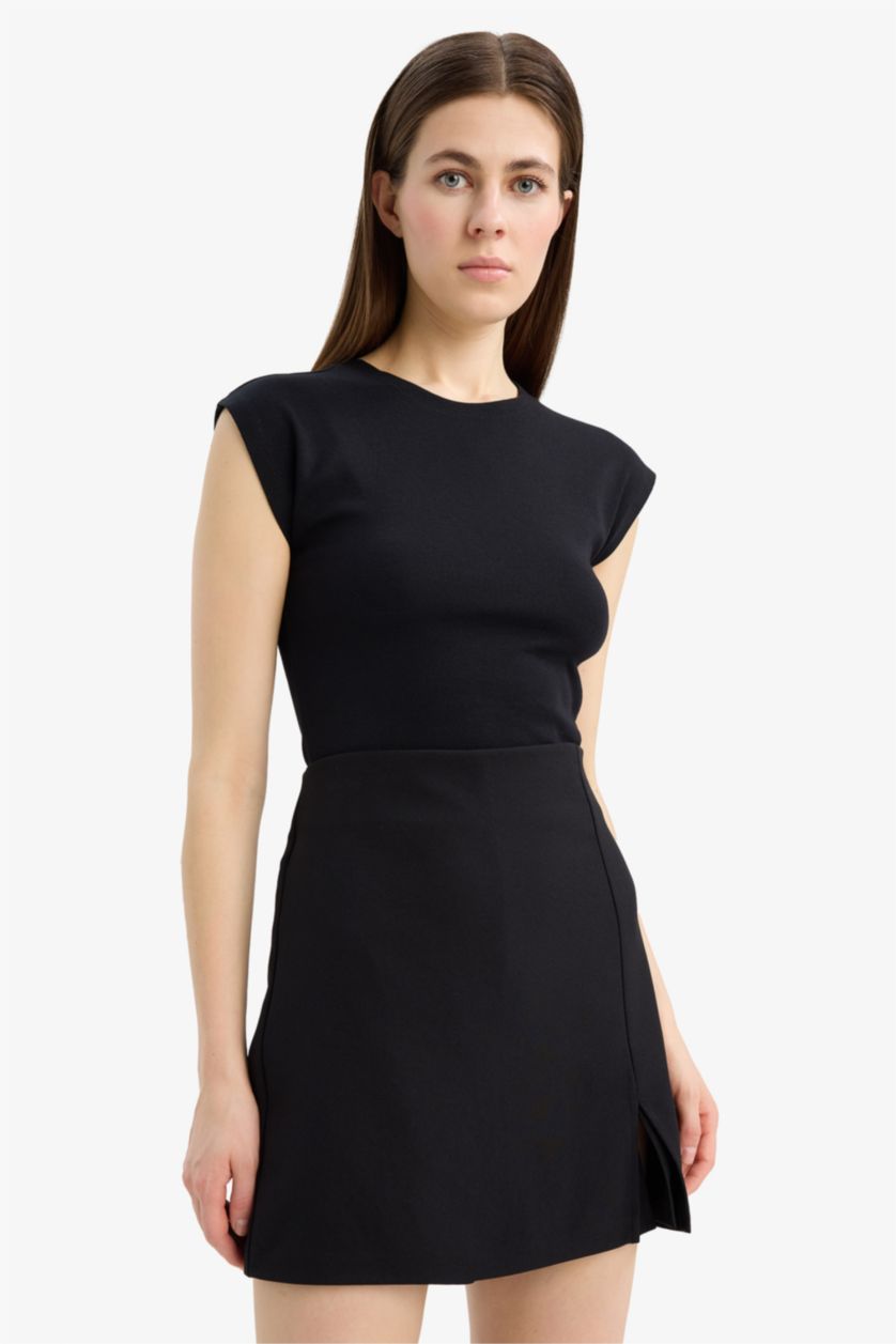 Woman Black Slim Fit Crew Neck Basic Modal T-Shirt