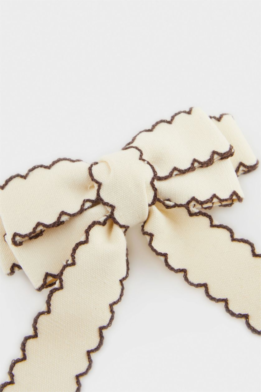 Kadın Beyaz Kadın Kurdele Görünümlü Bej Çıtçıtlı Toka