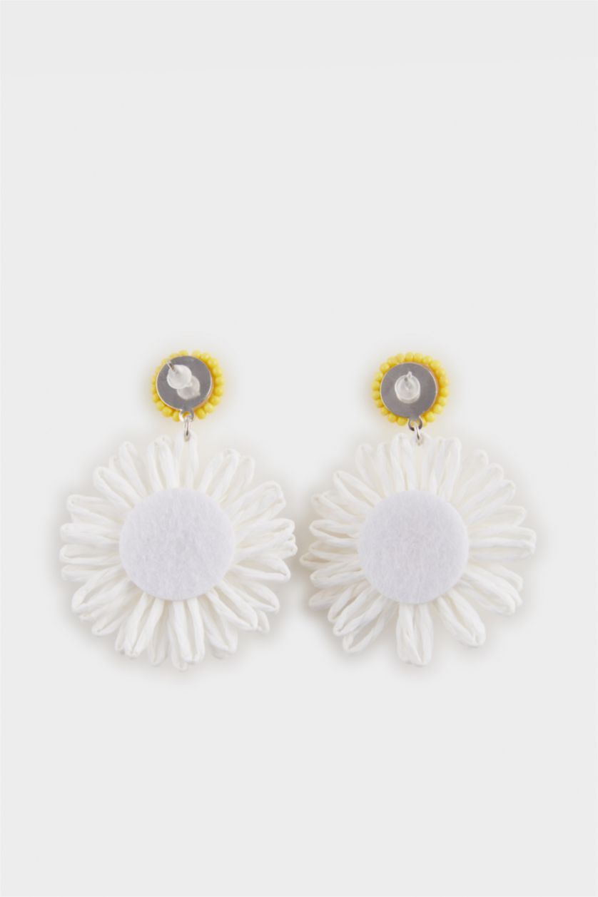 WOMAN White Woman Daisy Straw Detailed Earrings