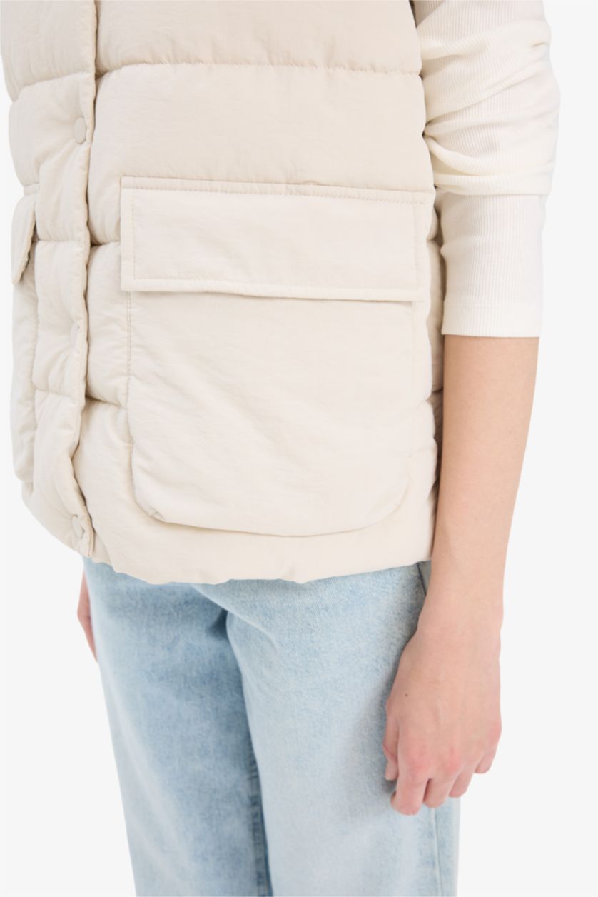 Kadın Ekru Regular Fit Dik Yaka Fermuarlı Şişme Yelek