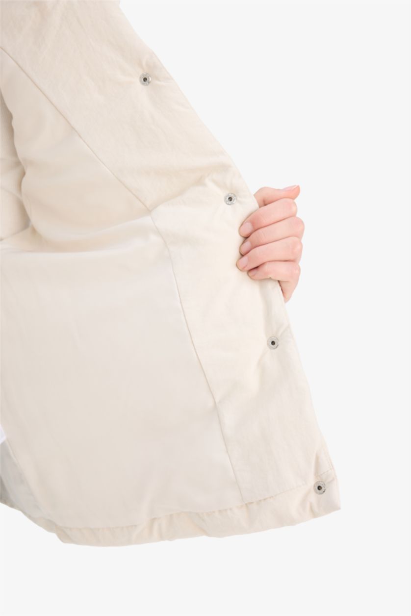 Kadın Ekru Regular Fit Dik Yaka Fermuarlı Şişme Yelek