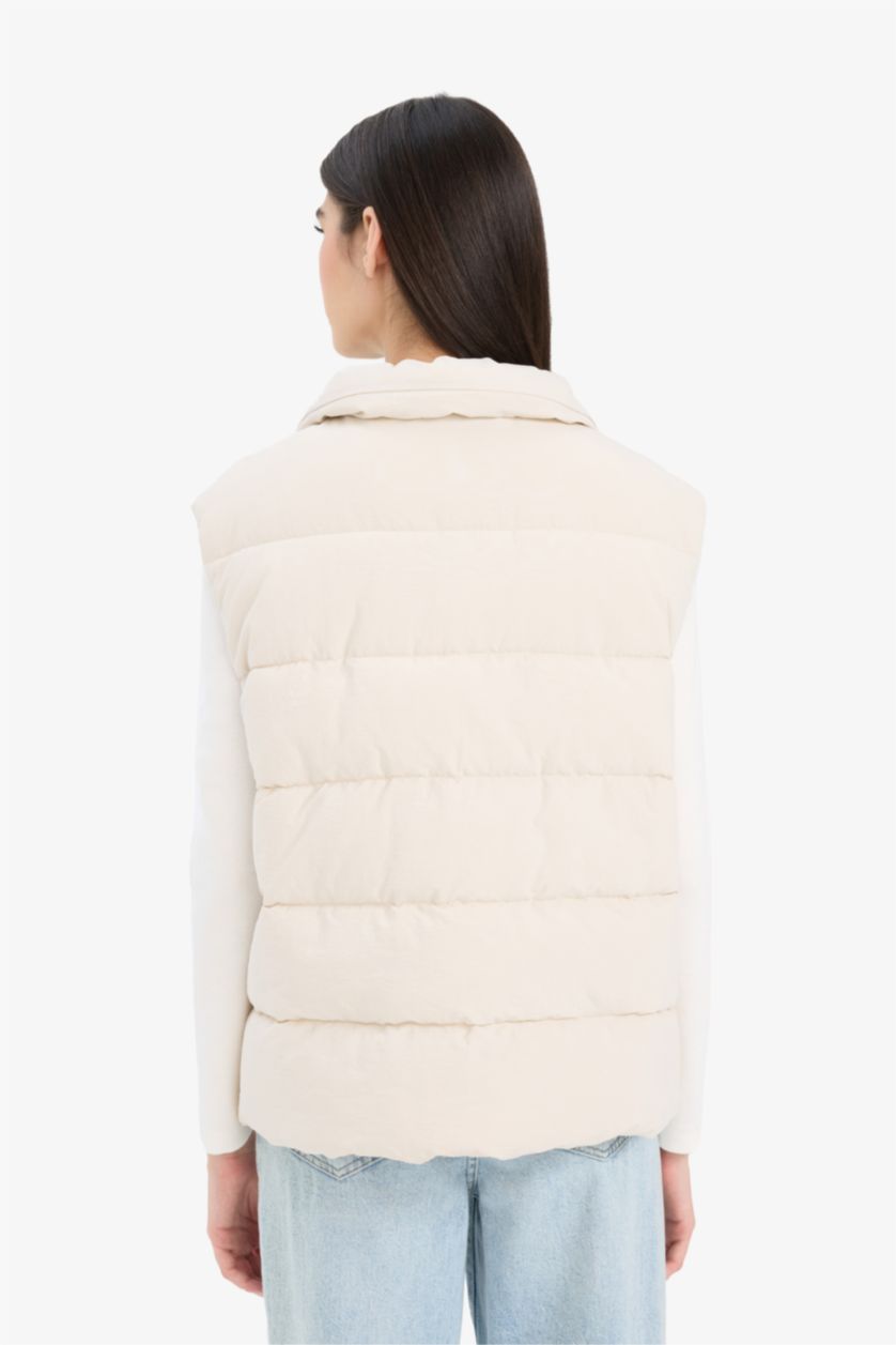 Kadın Ekru Regular Fit Dik Yaka Fermuarlı Şişme Yelek