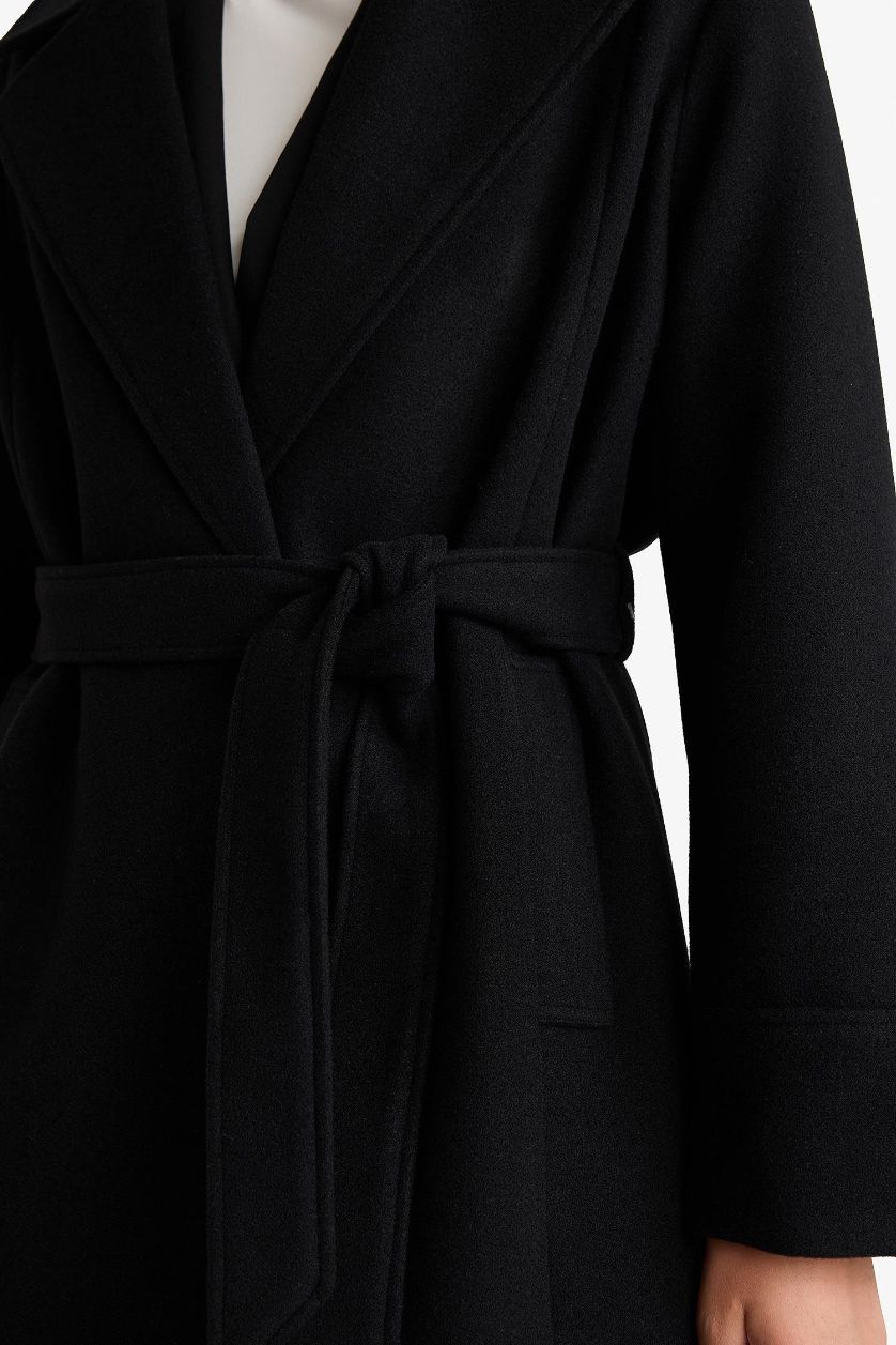 Woman Black Regular Fit Polo Collar Belt Cachet Jacket