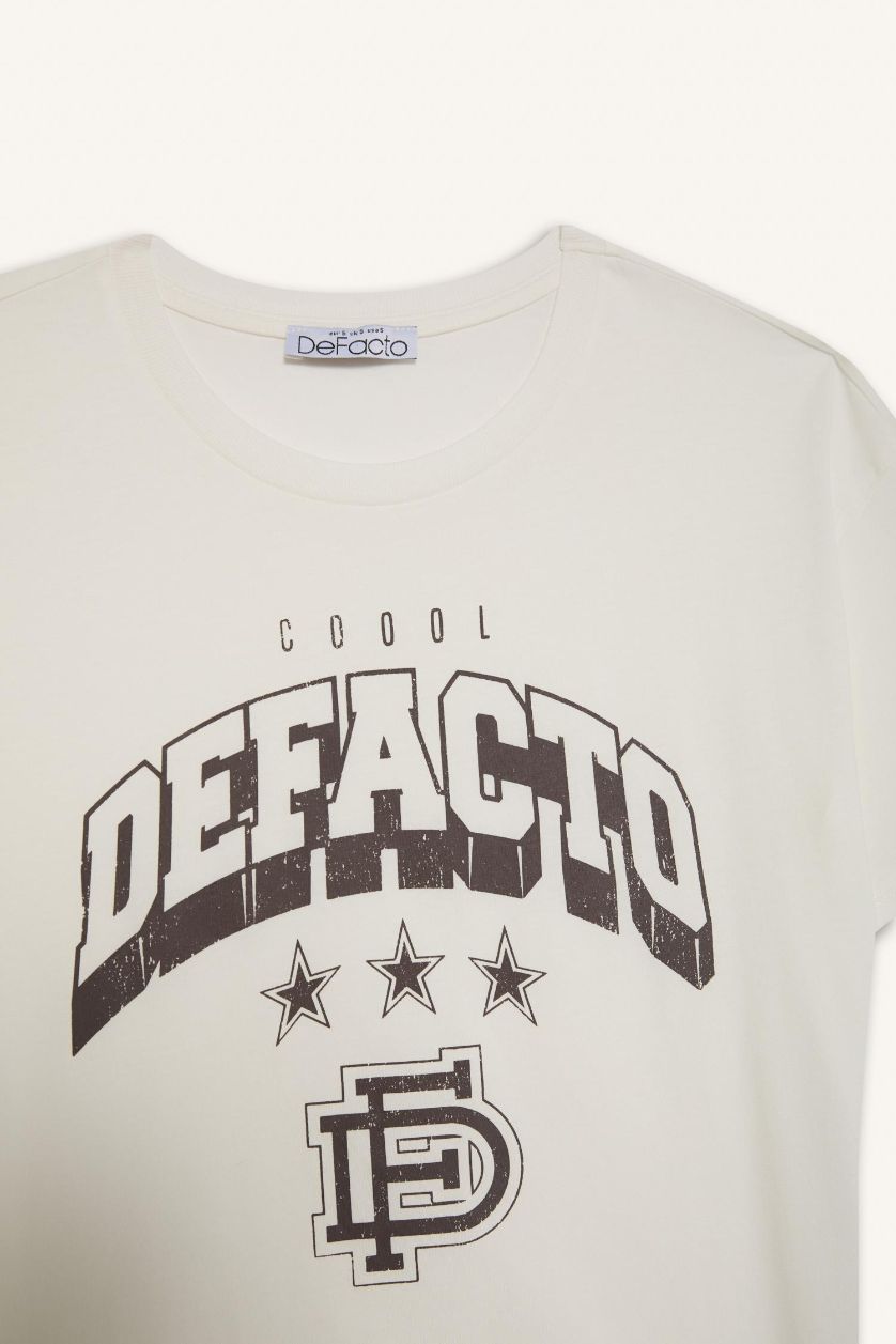 Kadın Kırık Beyaz Regular Fıt Bisiklet Yaka Baskılı Kısa Kollu Tişört