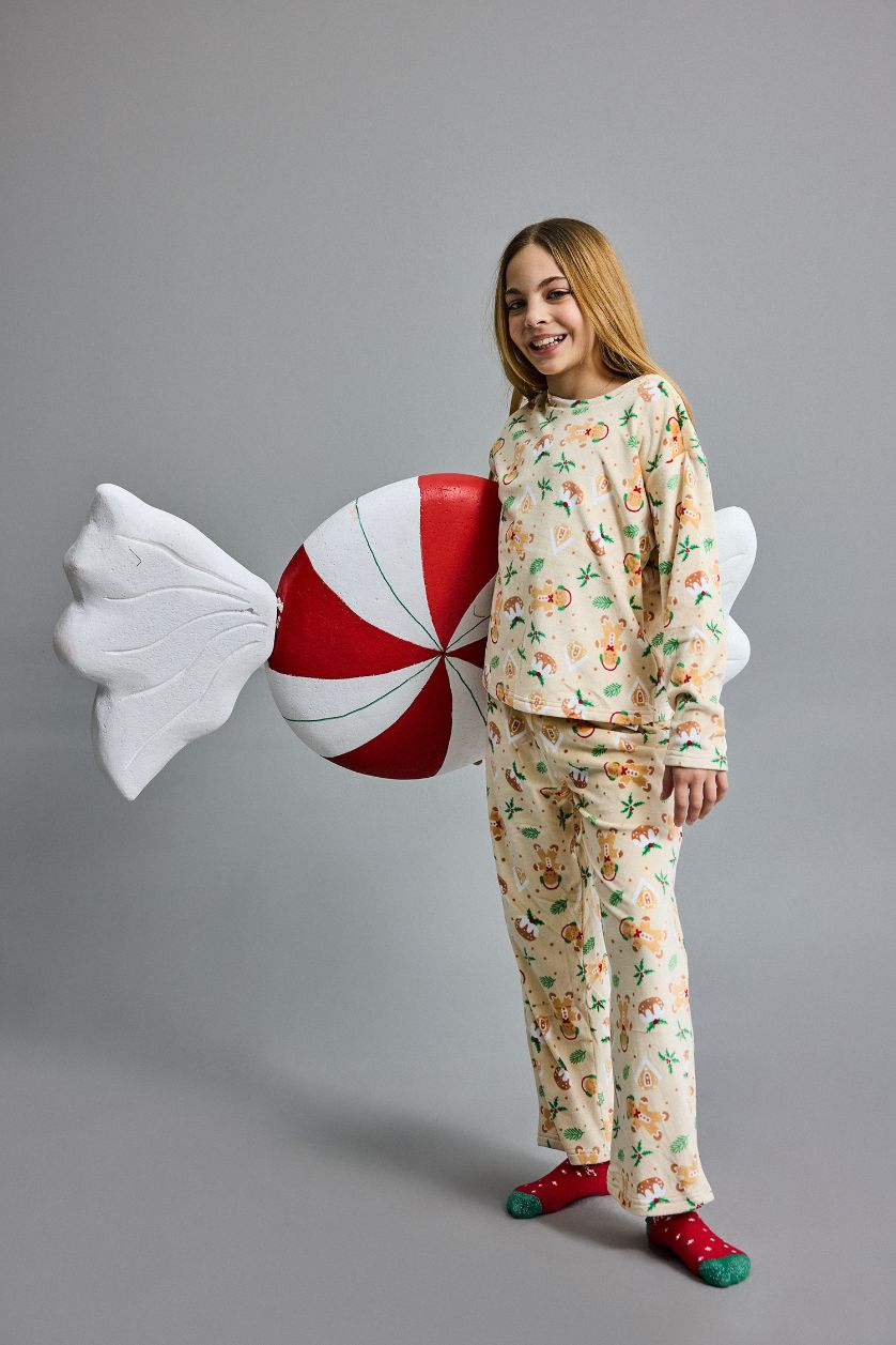 Kız Çocuk - Genç Kız Açık Bej Yılbaşı Temalı Pijama Takımı Kadife Uzun Kollu Üst Uzun Alt Kız Çocuk