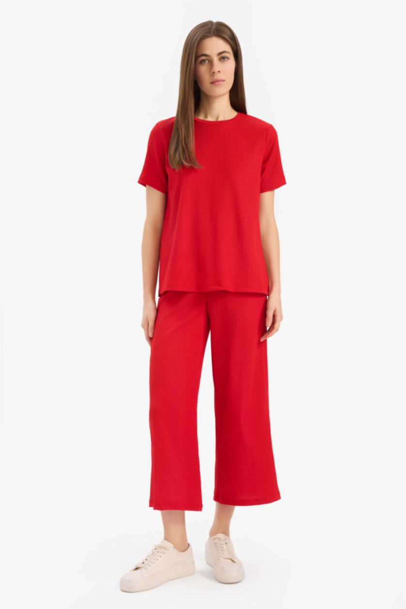 Kadın Kırmızı Regular Fit 2'li Bürümcük Takım Kısa Kollu Tişört Beli Lastikli Kapri