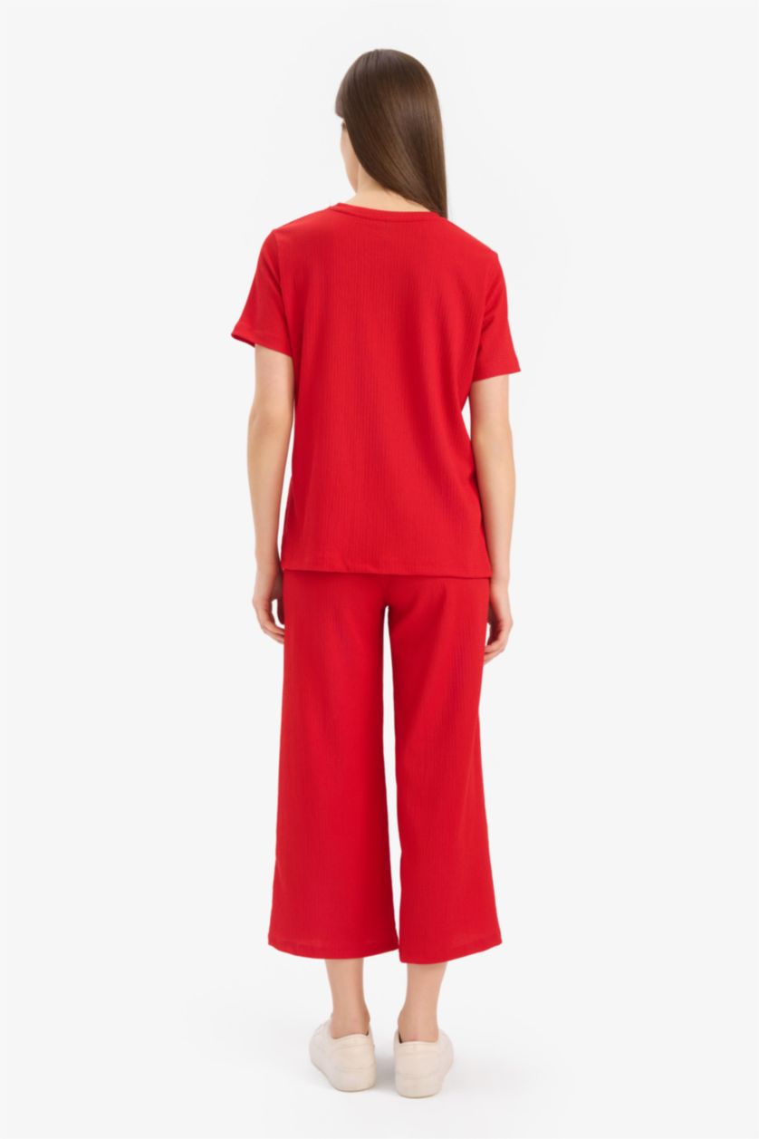 Kadın Kırmızı Regular Fit 2'li Bürümcük Takım Kısa Kollu Tişört Beli Lastikli Kapri