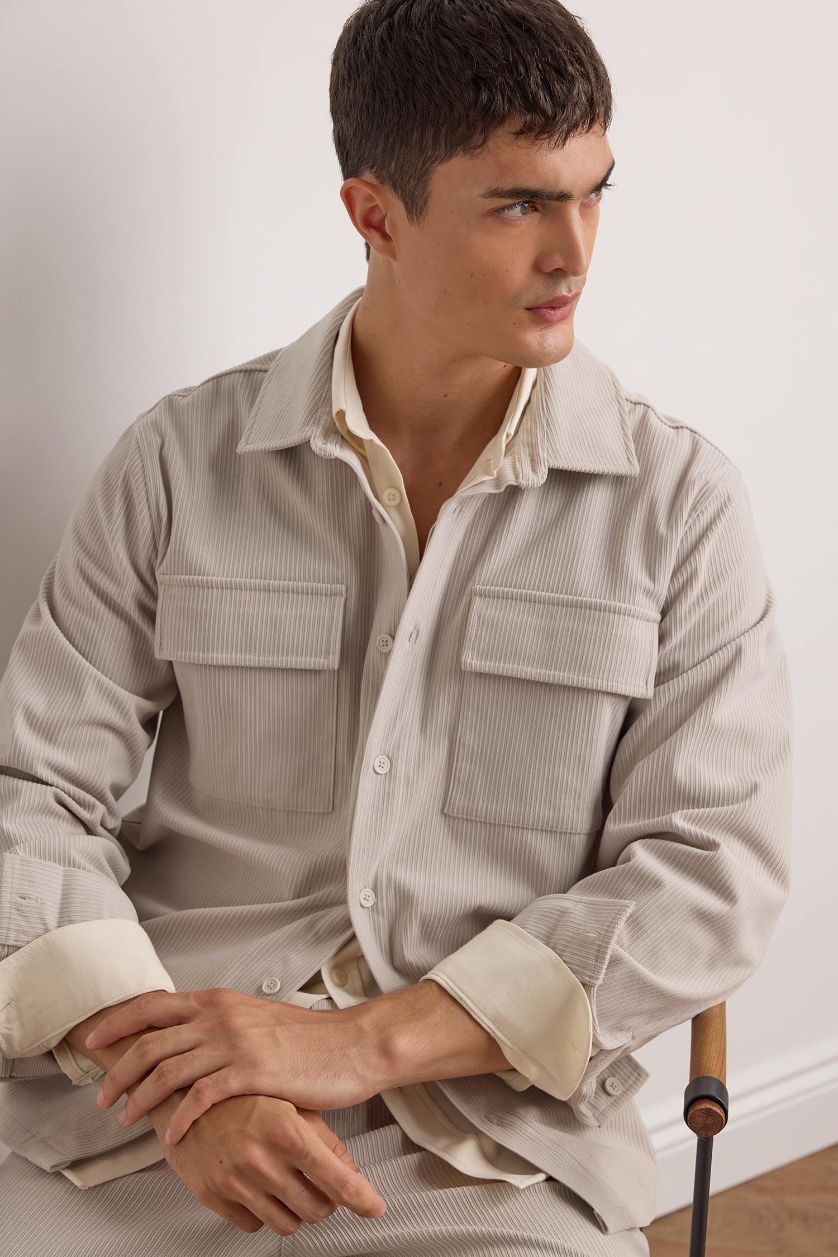 رجال اللون الحجري قميص مخمل قطيفة ردن طويل وقصة عادية مضلع