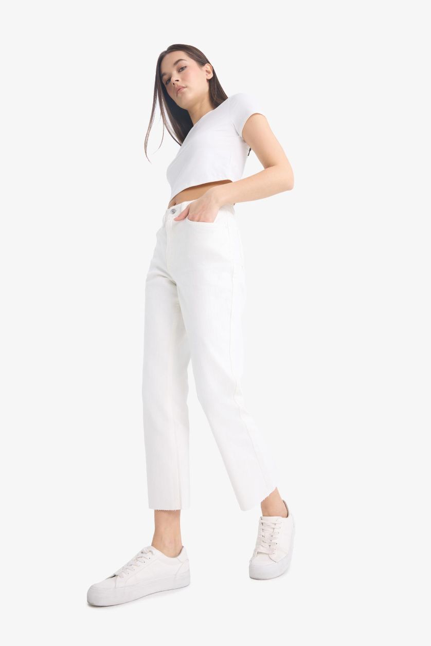 Kadın Kırık Beyaz Crop Flare Fit Normal Bel Gabardin Pantolon