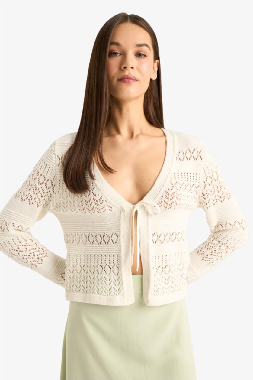 Kadın Kırık Beyaz V Yaka Bağcıklı Kroşe Triko Hırka