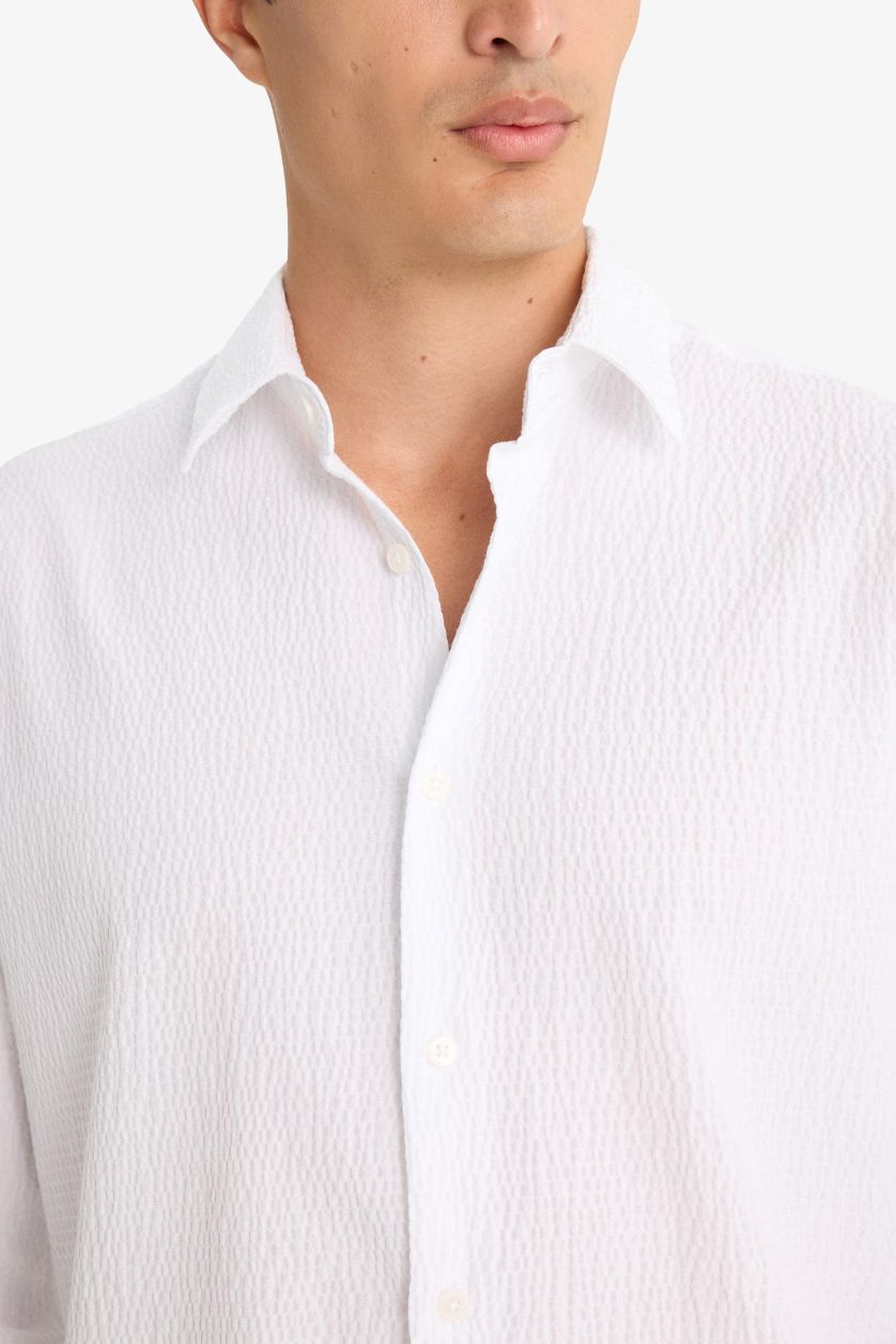 Man White Modern Fit Polo Neck Crinkle Long Sleeve Shirt