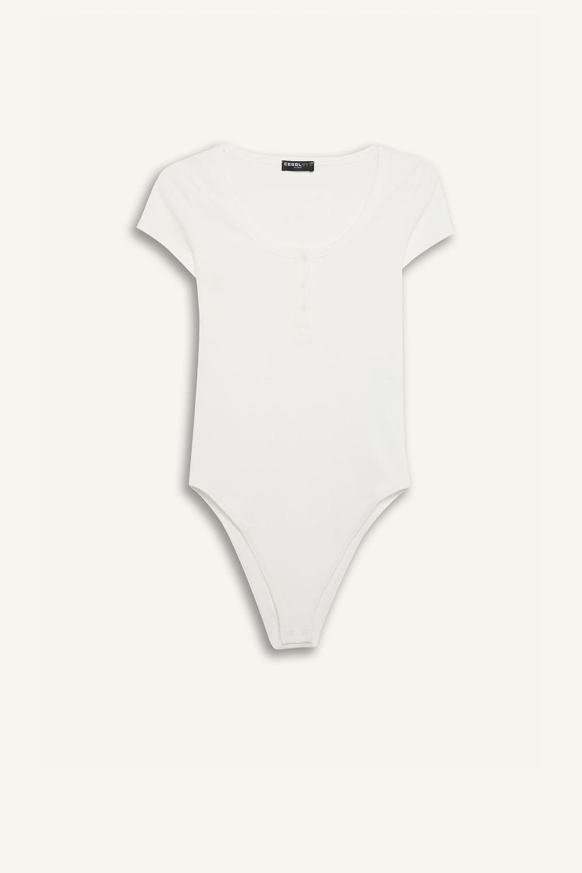 Kadın Kırık Beyaz Yuvarlak Yaka Fitilli Kaşkorse Kısa Kollu Çıtçıtlı Body