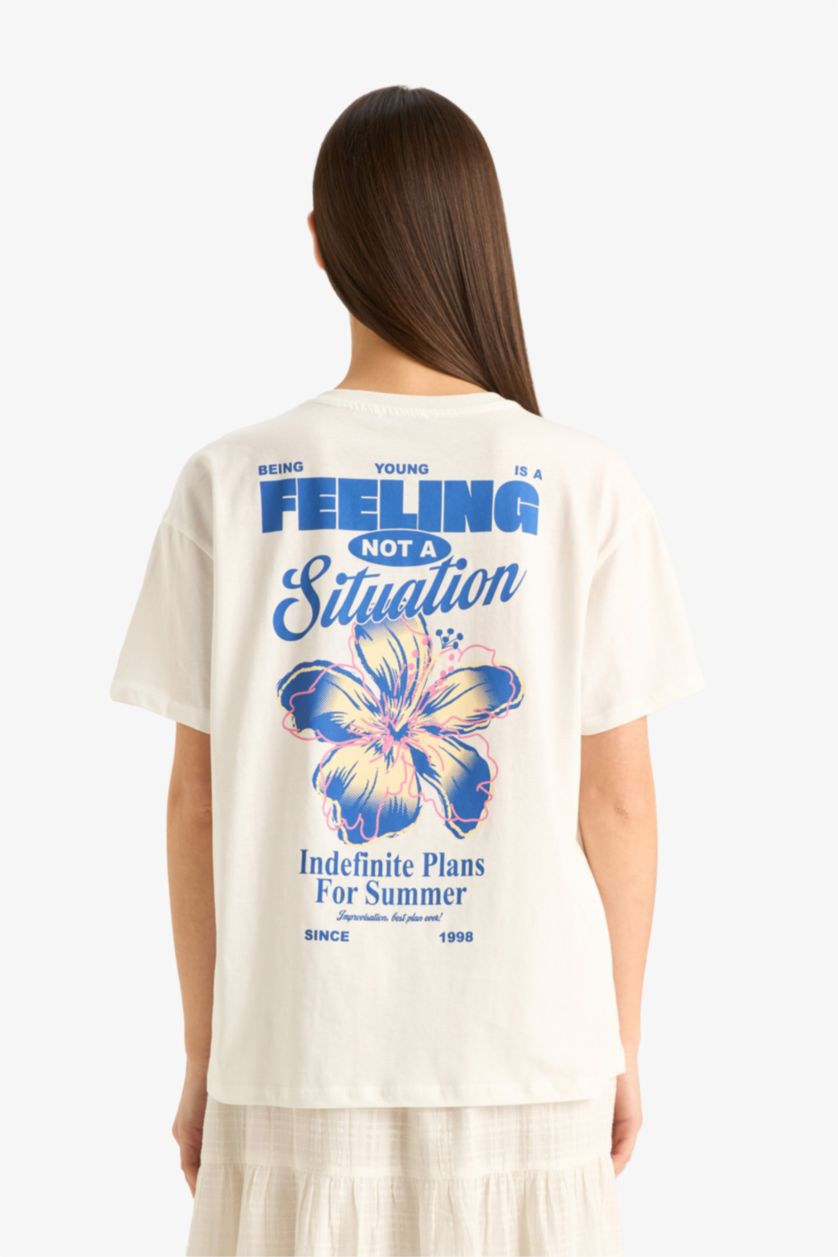 Kadın Kırık Beyaz Oversize Geniş Kalıp Bisiklet Yaka Sırt Baskılı Kısa Kollu Tişört