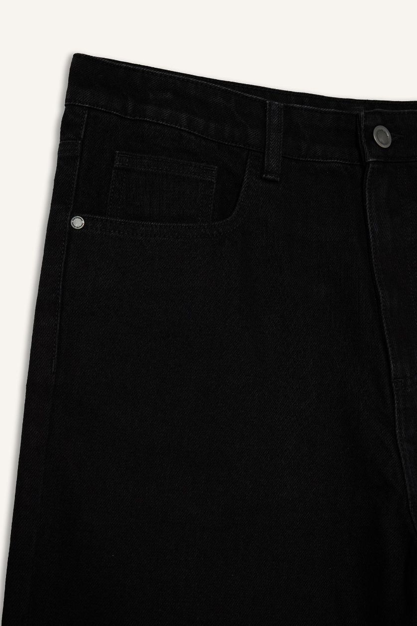 رجال أسود بنطرون جينز باجي فيت برجل عادي