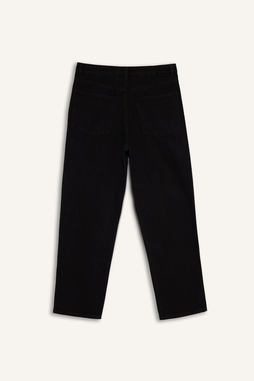 رجال أسود بنطرون جينز باجي فيت برجل عادي