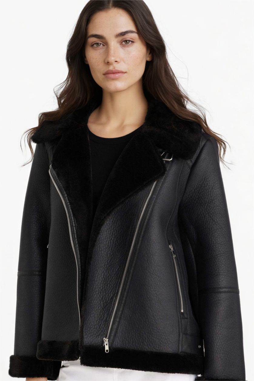 Woman Black Regular Fit Lined Zippered Faux Leather Jacket