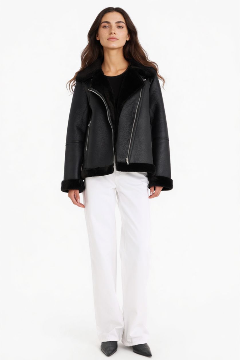 Woman Black Regular Fit Lined Zippered Faux Leather Jacket