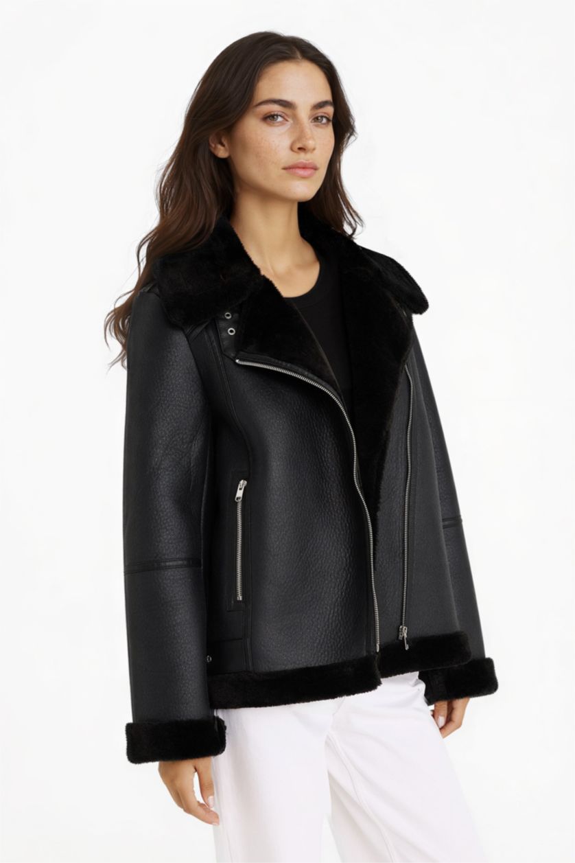 Woman Black Regular Fit Lined Zippered Faux Leather Jacket