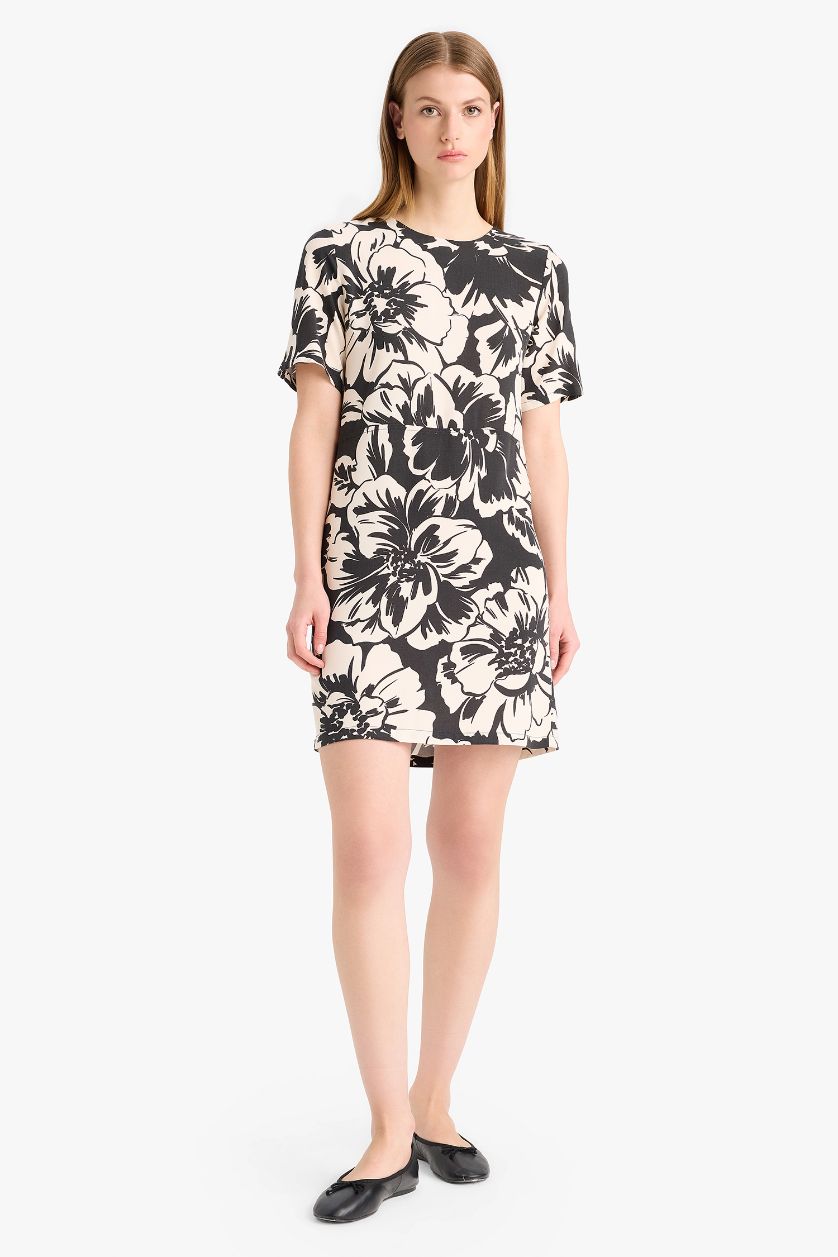 Kadın Siyah Bisiklet Yaka Çiçek Desenli Kısa Kollu Mini Yazlık Elbise