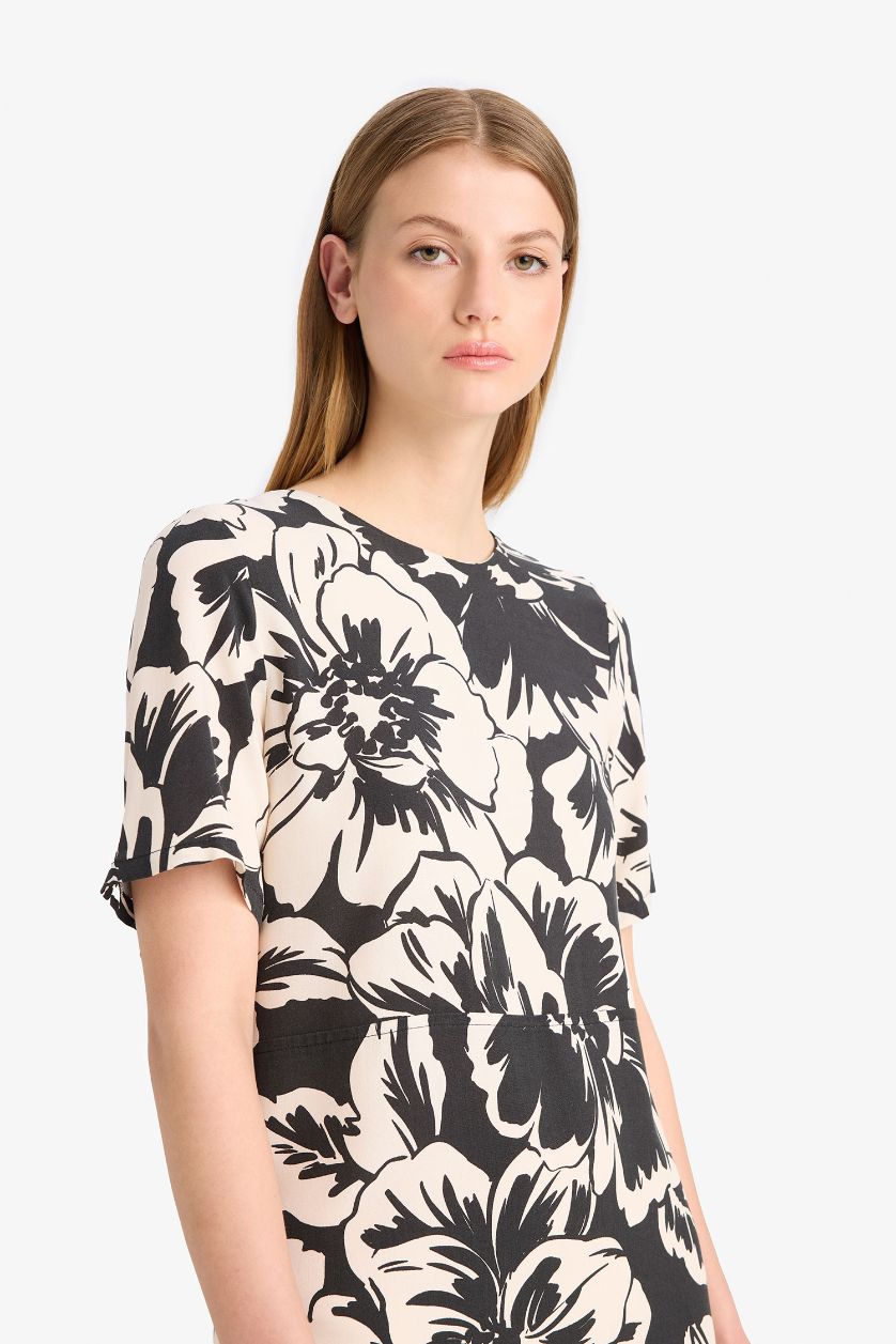 Kadın Siyah Bisiklet Yaka Çiçek Desenli Kısa Kollu Mini Yazlık Elbise