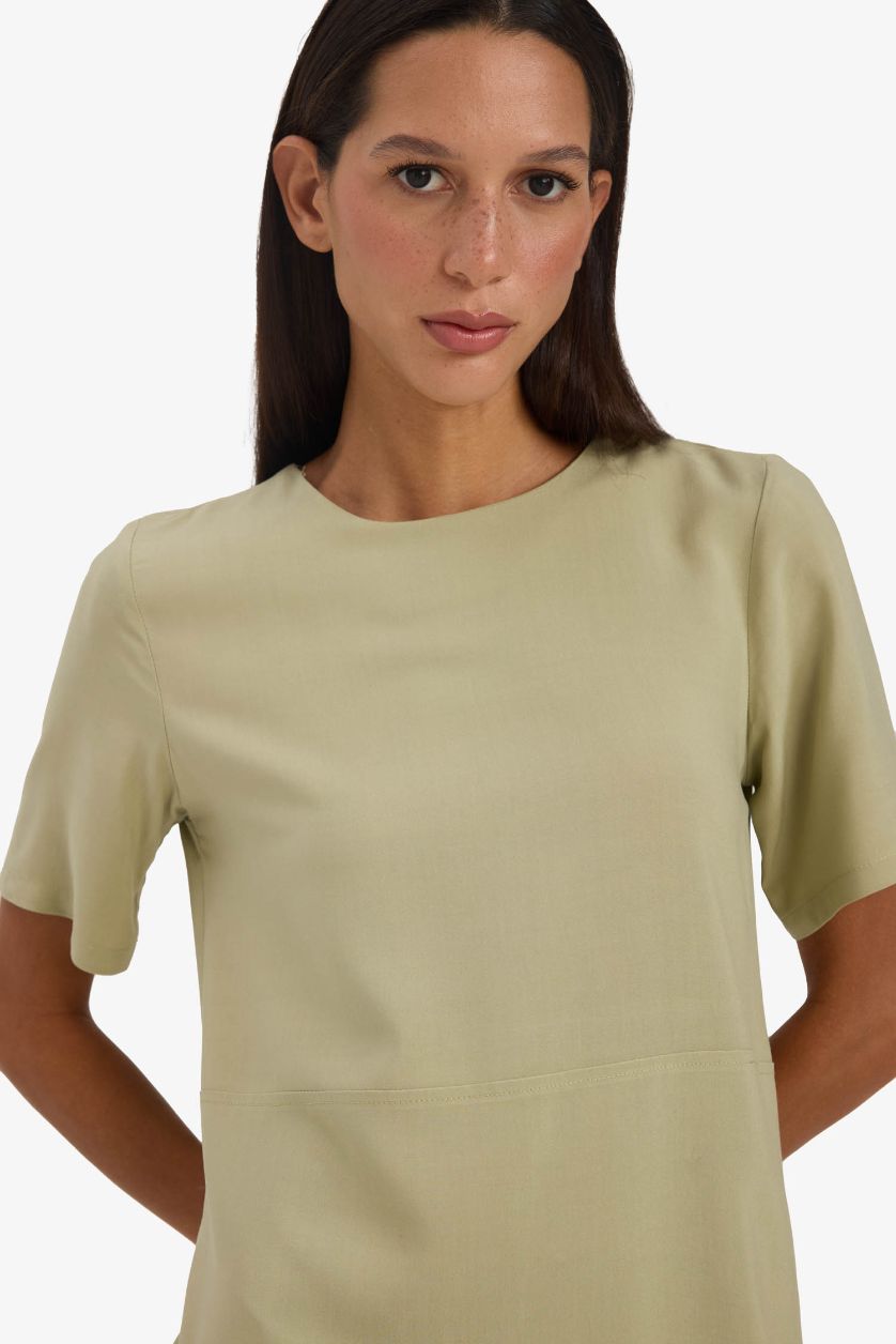 حريمي كاكي فاتح فستان قصير بيزك سادة نص كم بياقة مستديرة