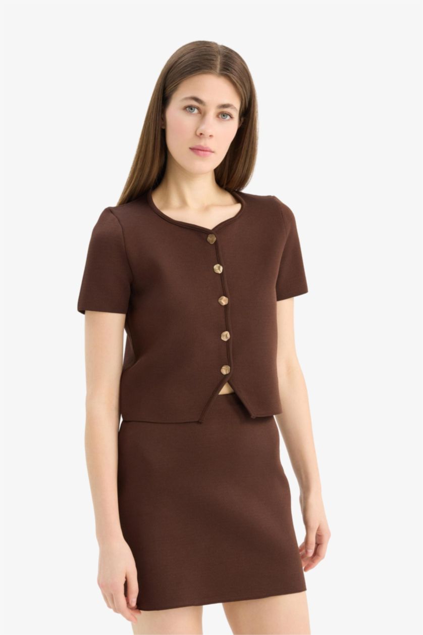 Kadın Kahve Fitted Bisiklet Yaka Düğmeli Kısa Kollu Triko Hırka